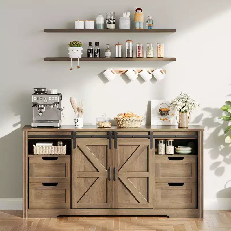 Meuble TV de style rustique pour téléviseurs jusqu'à 70 pouces, meuble de divertissement en bois de 66 pouces avec 4 tiroirs, porte coulissante de style grange et étagères de rangement pour salon