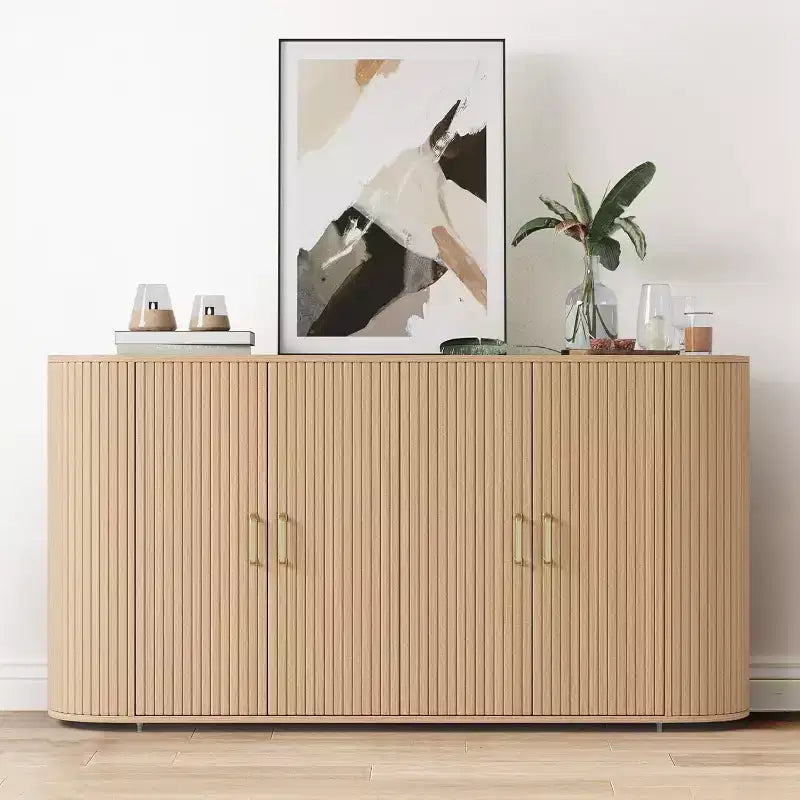 Buffet de 63 pouces, design moderne avec façades cannelées, étagères réglables et pieds en bois durable, console à café finition chêne pour salon et cuisine