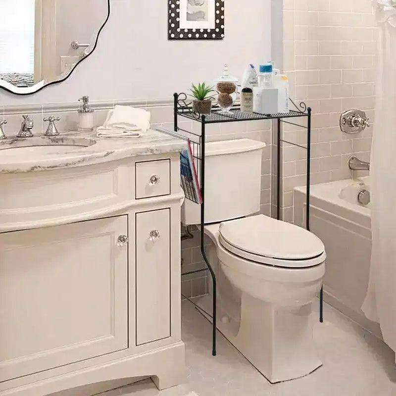 Étagère autonome de salle de bain en métal noir à placer au-dessus des toilettes, avec motifs volutes vintage et panier à magazines